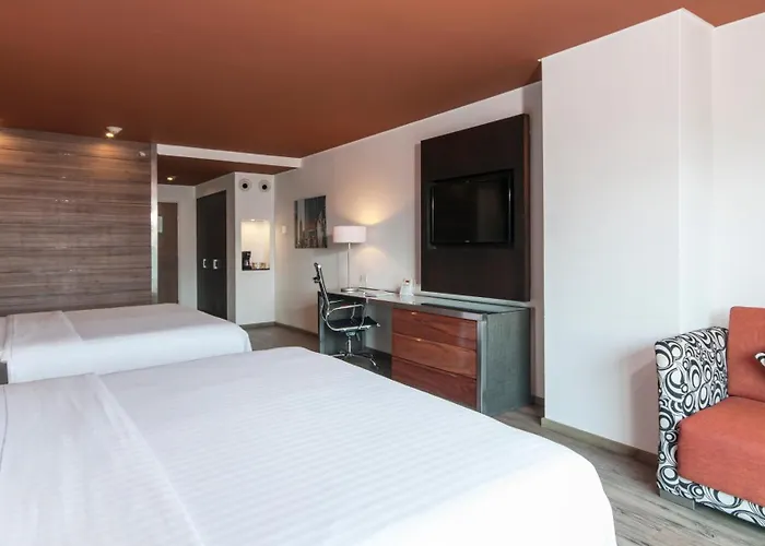 Hotel Zona Centro By Ihg 4*